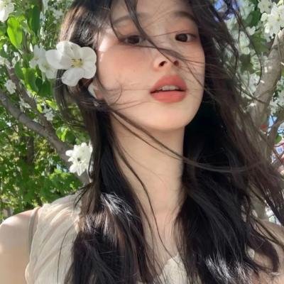 与暴君互换后，她地狱开局 海报